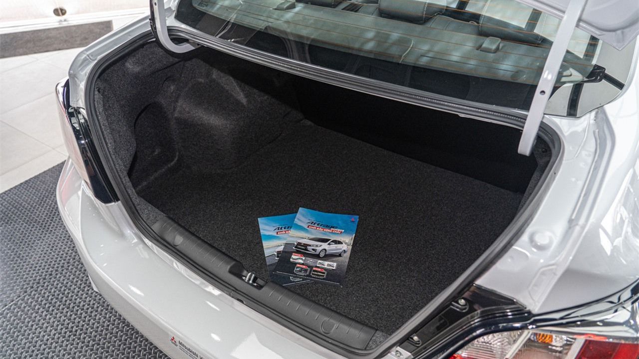 Cốp xe Mitsubishi Attrage