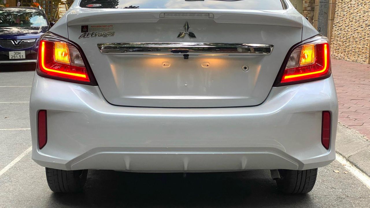 Phần đuôi xe Mitsubishi Attrage