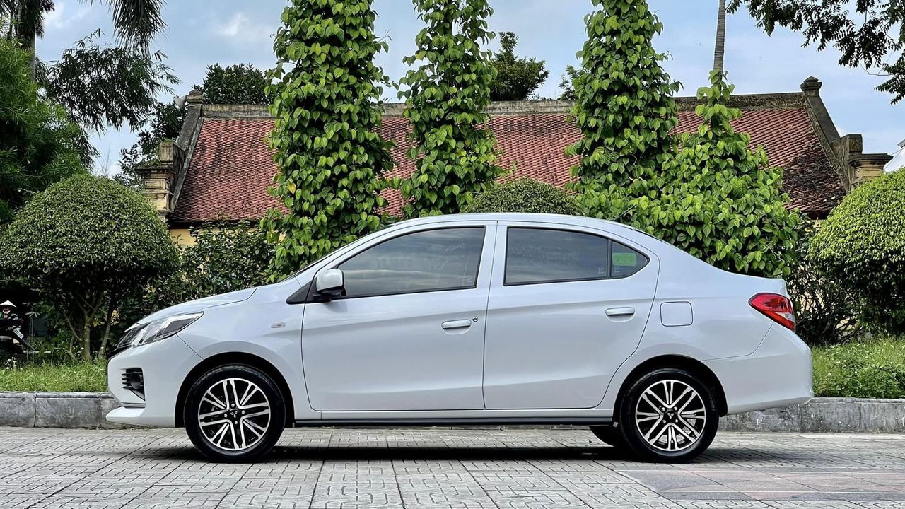 Phần hông xe Mitsubishi Attrage