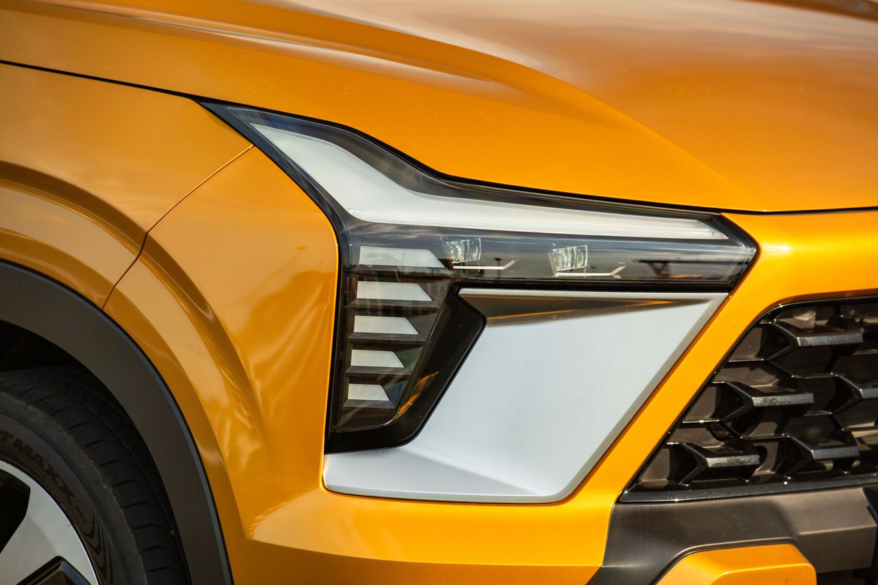 Đèn chiếu sáng phía trước Mitsubishi XForce